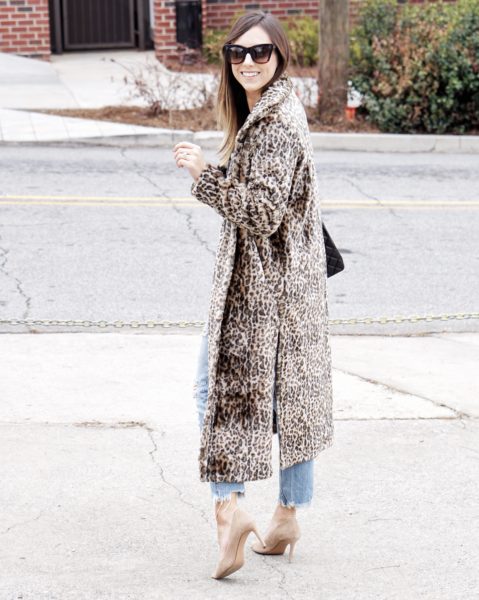 leopard coat with band tee and nude pumps
