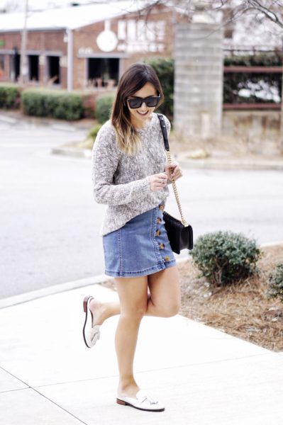 white vionic reagan mule with speckled sweater and celine sunglasses