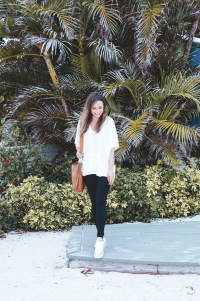 slouchy white tee with leggings with converse