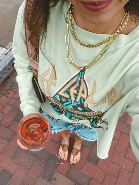 daydreamer def leppard tee with rose and baublebar chain necklace