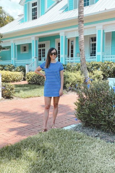lulus blue stripe tshirt dress with tory burch sandals and gucci sunglasses