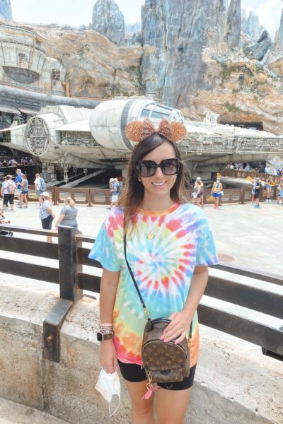 what to wear to disney in the summer shein tie dye shirt at starwars hollywood studios