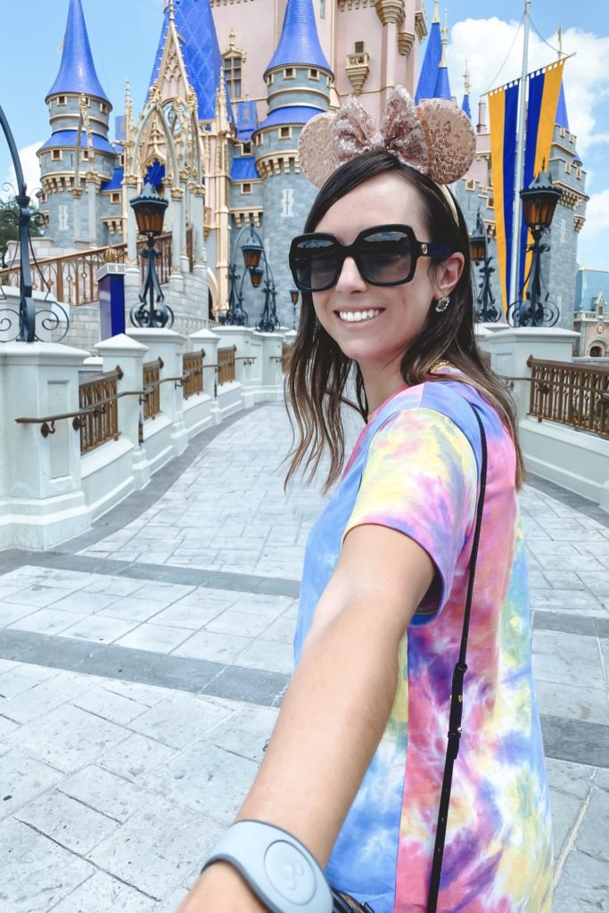 What to Wear to Disney in the Summer - StyledJen