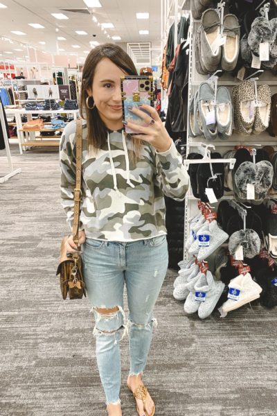 chaser camo sweatshirt with ripped skinny jeans and louis vuitton pochette metis