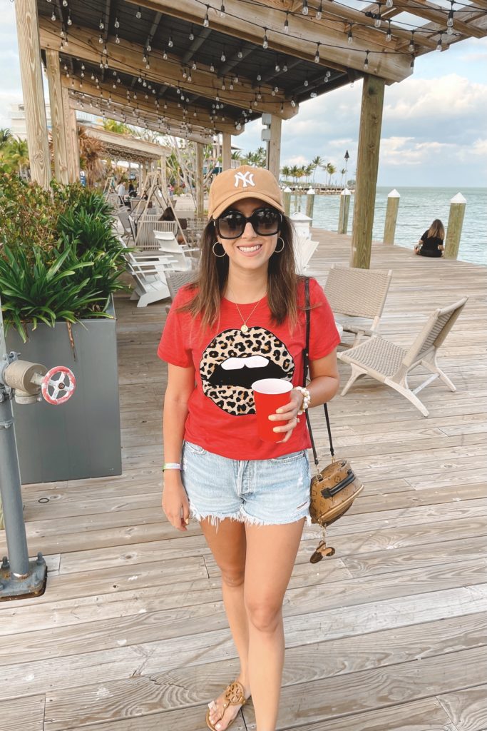 chaser leopard lips tee with yankees hat and agolde shorts