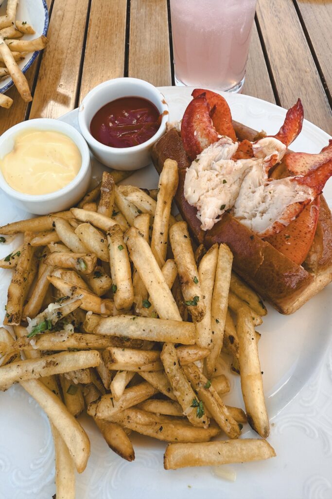 22 Bowen lobster roll